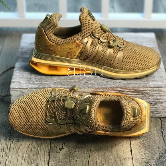 nike shox gravity metallic gold